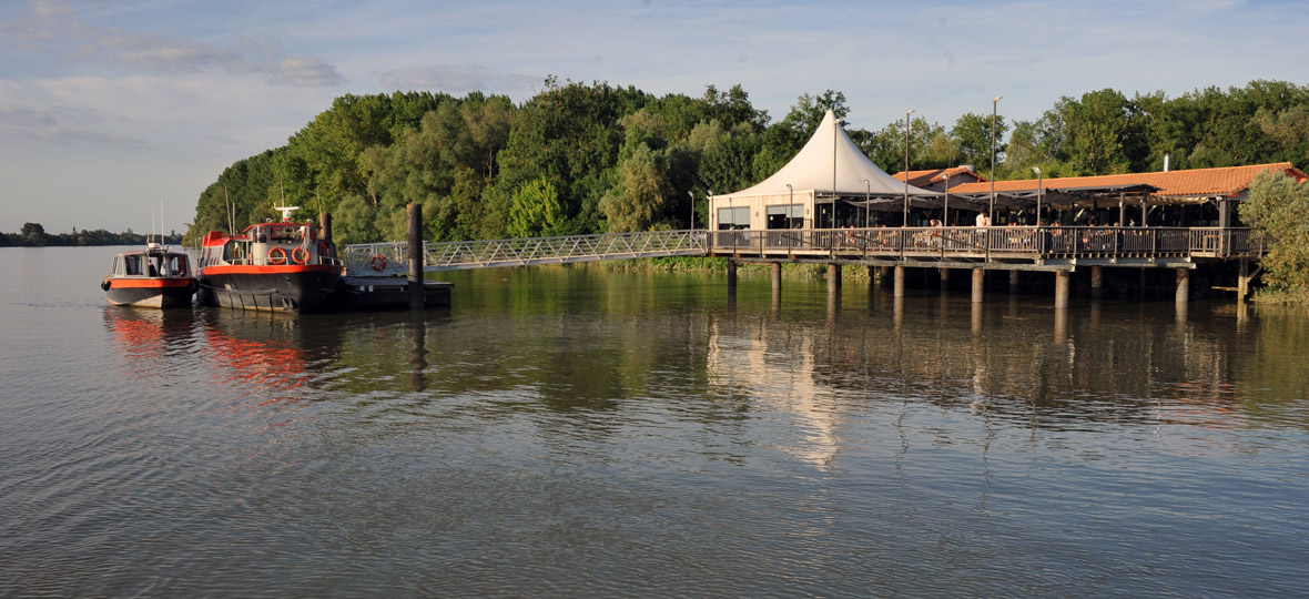 croisiere avec escale dîner à la maison du fleuve