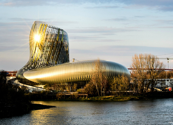 offrir la visite de la cité du vin à bordeaux